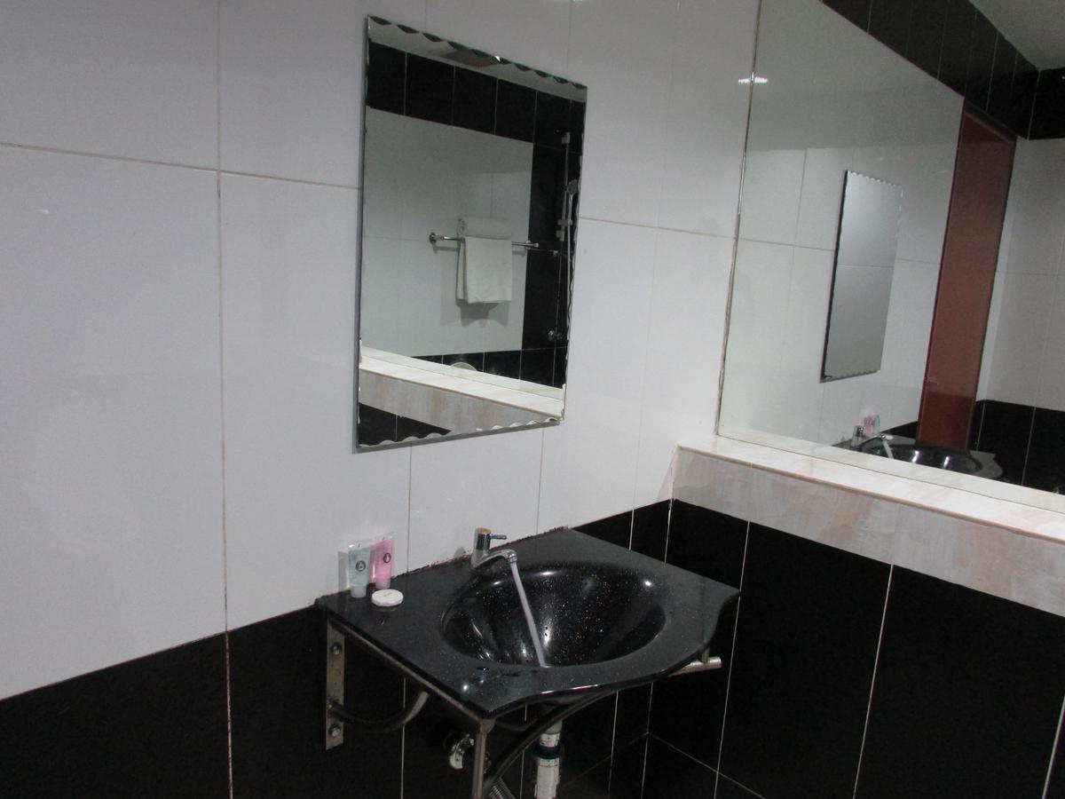 Safari Hotel Ampang  Exteriör bild